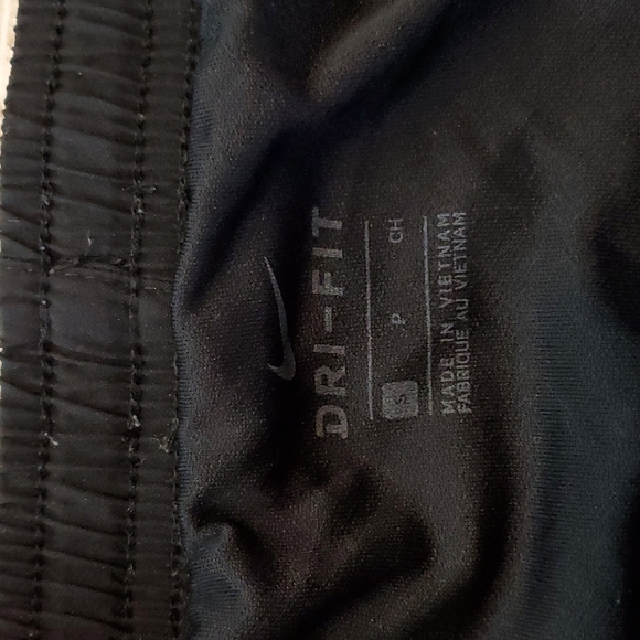 Womens Nike Dri Fit Shorts Size small - Picture 4 of 5